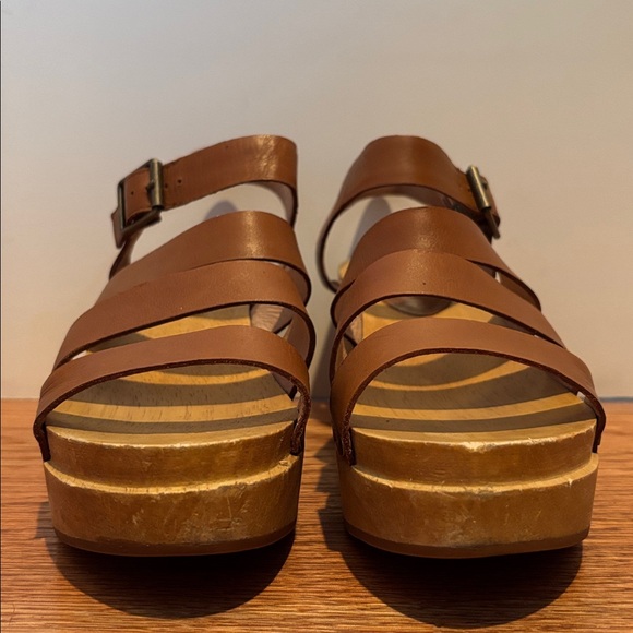 Madewell The Sigrid Strappy Clog Sandals in English Saddle - Picture 3 of 16